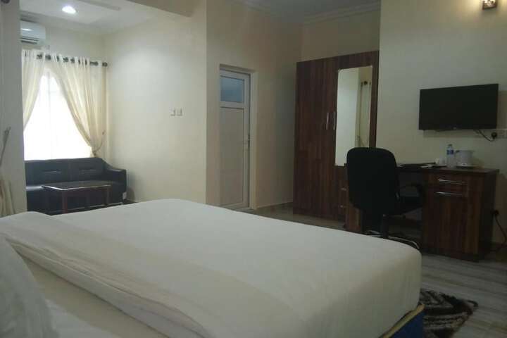 Room 17 of 32
