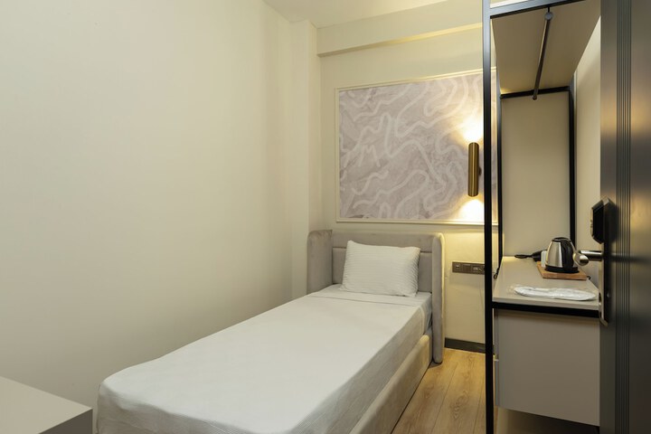 Room 32 of 111