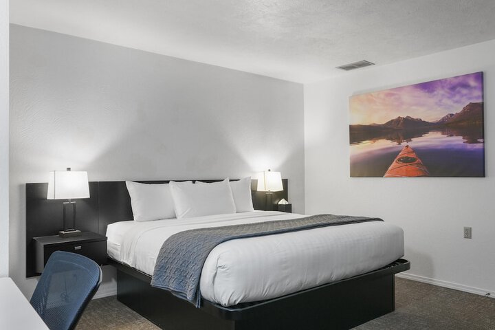 Room 80 of 141