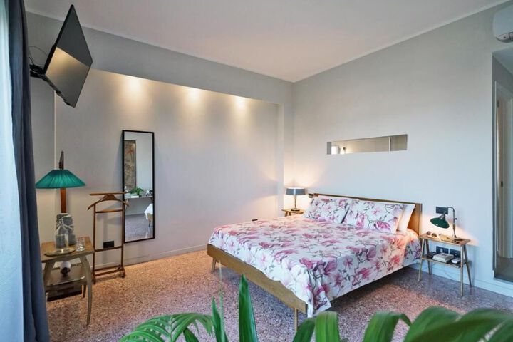 Room 13 of 26
