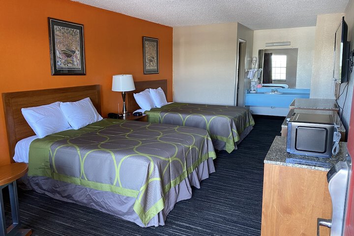 Room 6 of 9