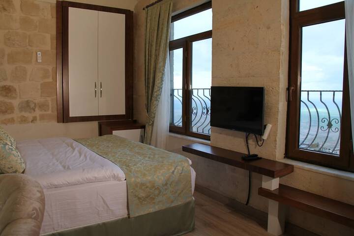 Room 27 of 158
