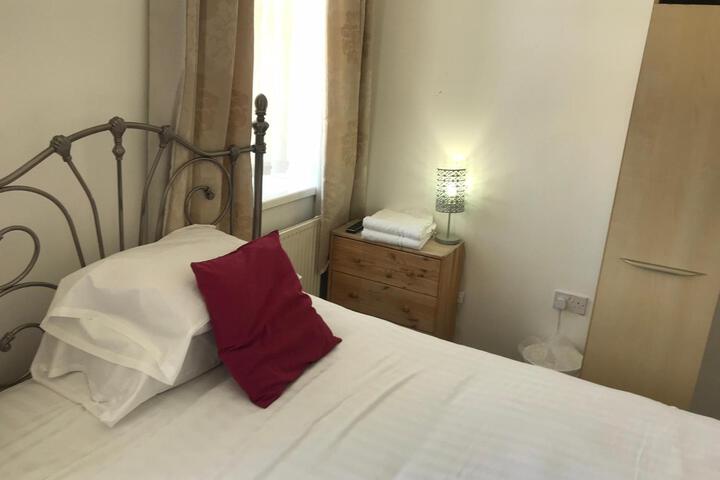Room 10 of 30