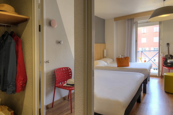 Room 7 of 73