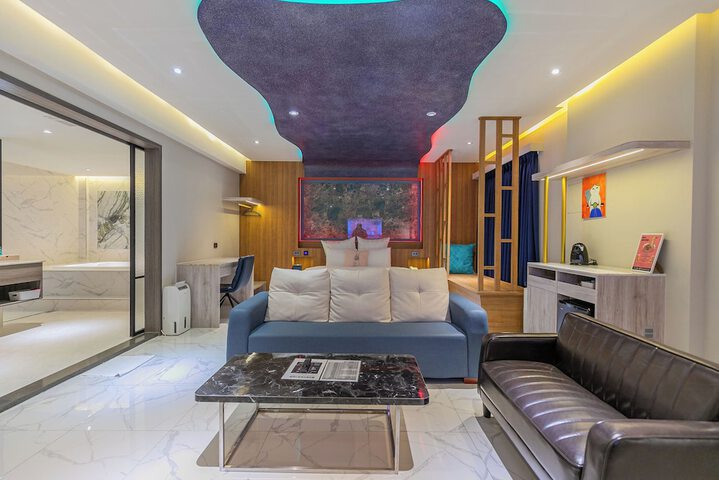 Room 42 of 118