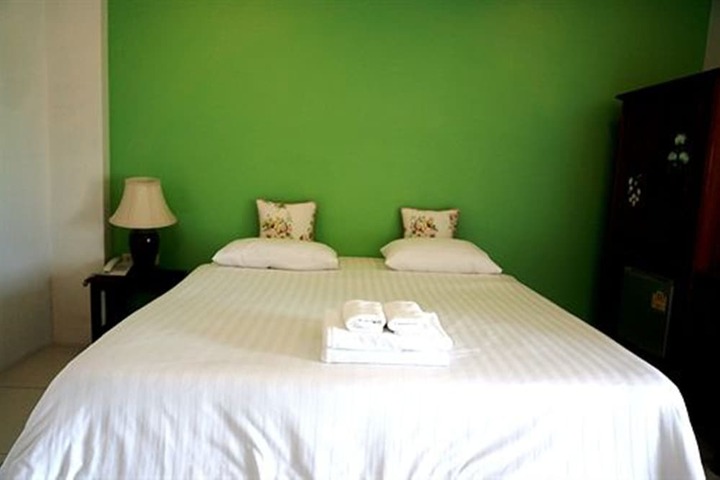 Room 11 of 38