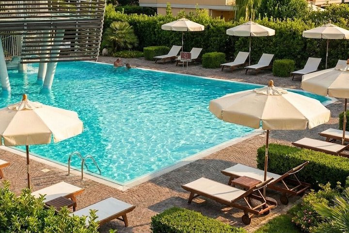Pool 16 of 29