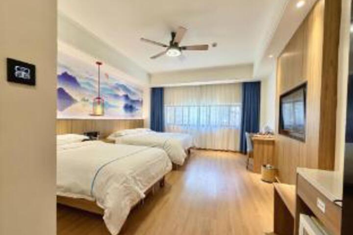 Room 17 of 19