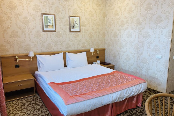 Room 28 of 61