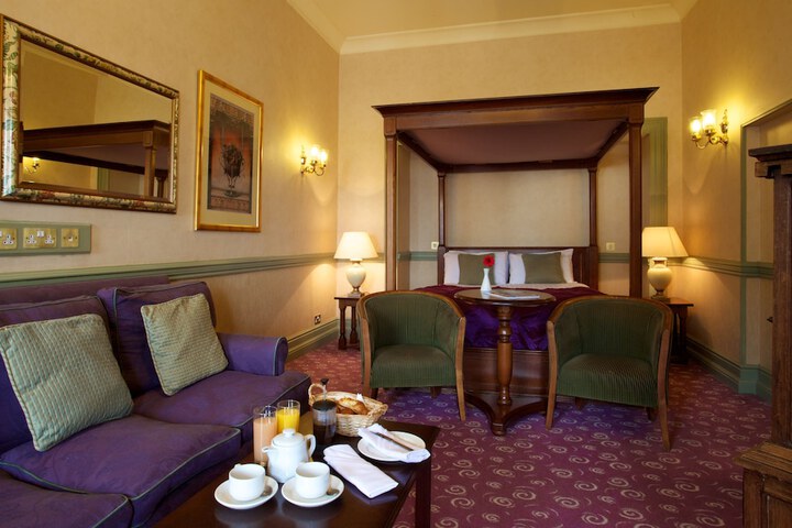 Room 6 of 22