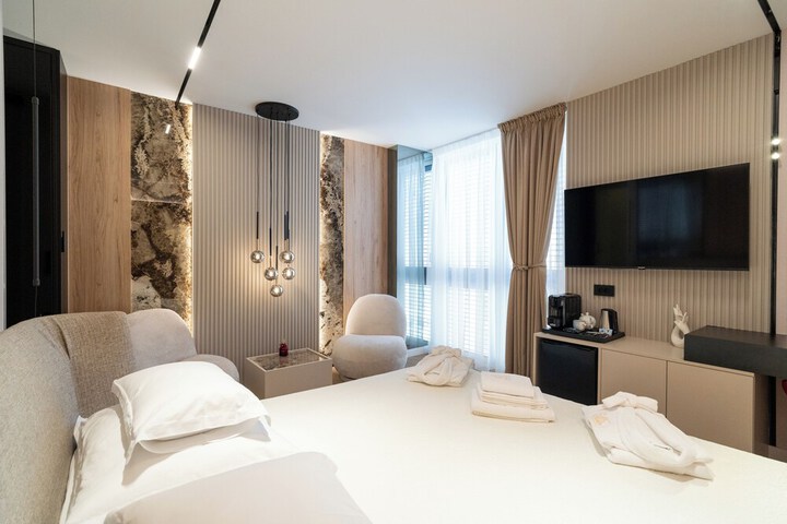 Room 6 of 45