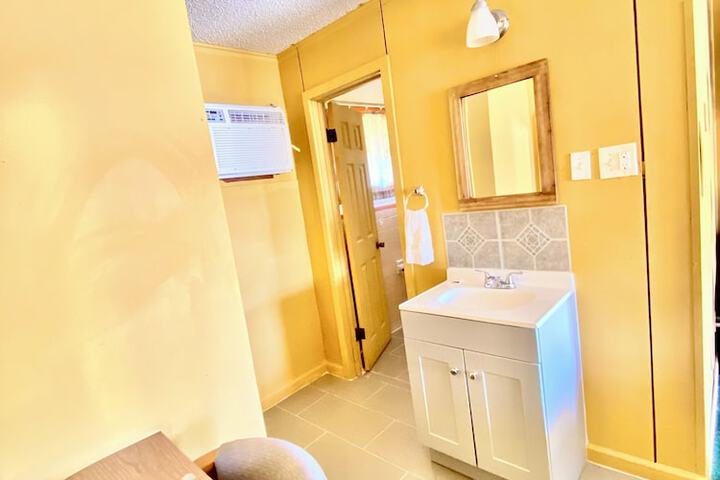 Room 3 of 38