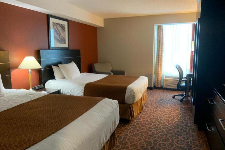 2 Queen Beds (7 of 11)