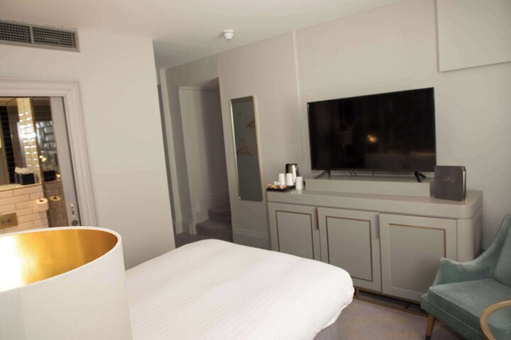 Room 21 of 136