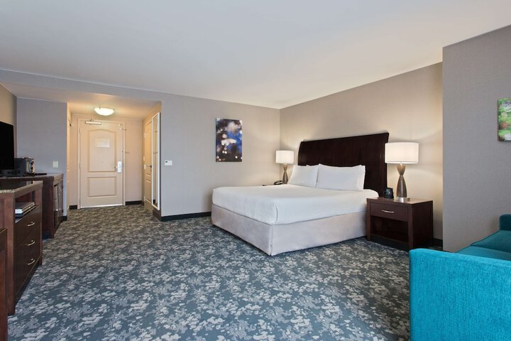 1 King Bed (15 of 17)