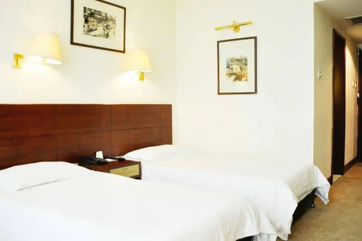 Room 7 of 13