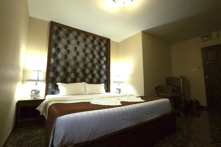 Room 12 of 35