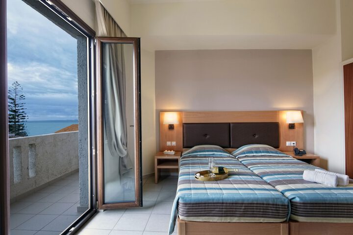 Room 4 of 105