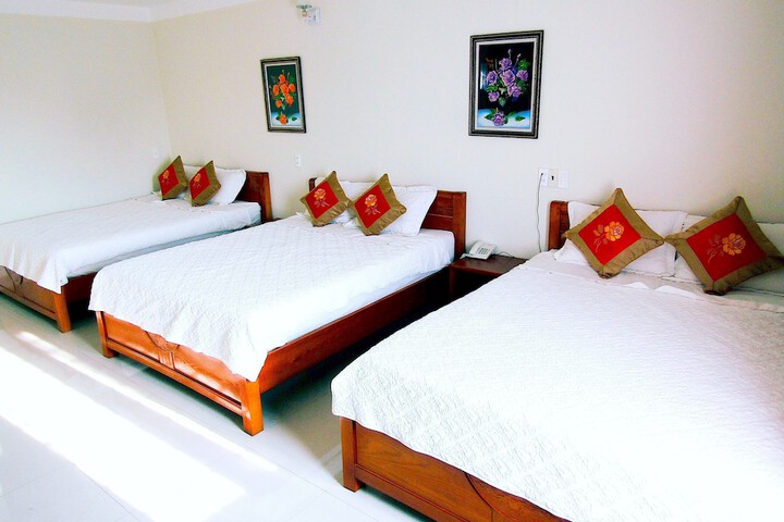 Room 10 of 32