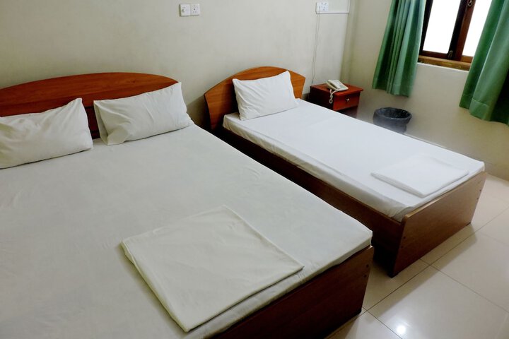 Room 9 of 14
