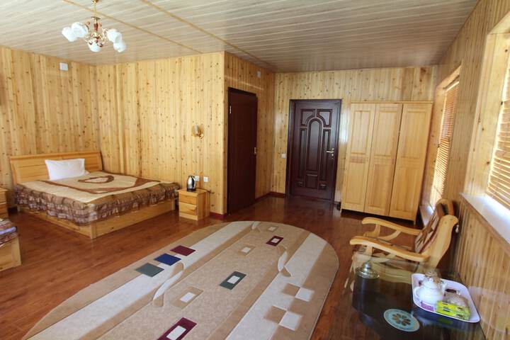 Room 5 of 9