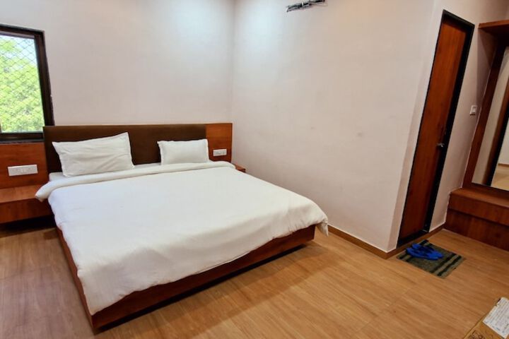 Room 7 of 19