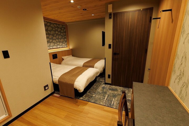 Room 21 of 38