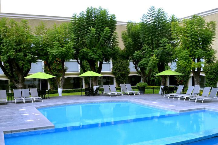 Pool 32 of 55