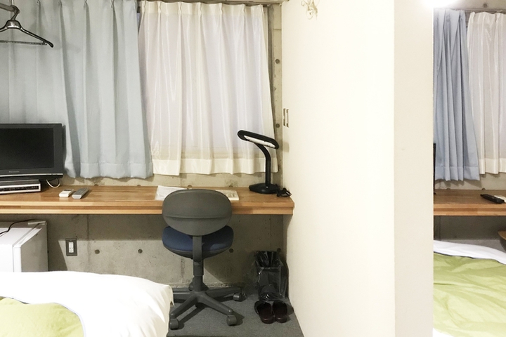 Room 2 of 5
