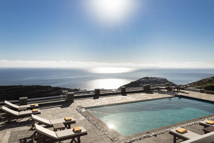Hotel with Pool