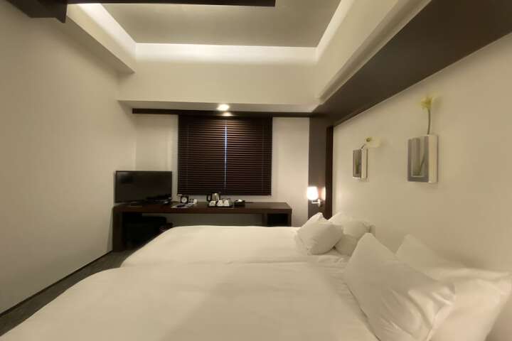 Room 5 of 110
