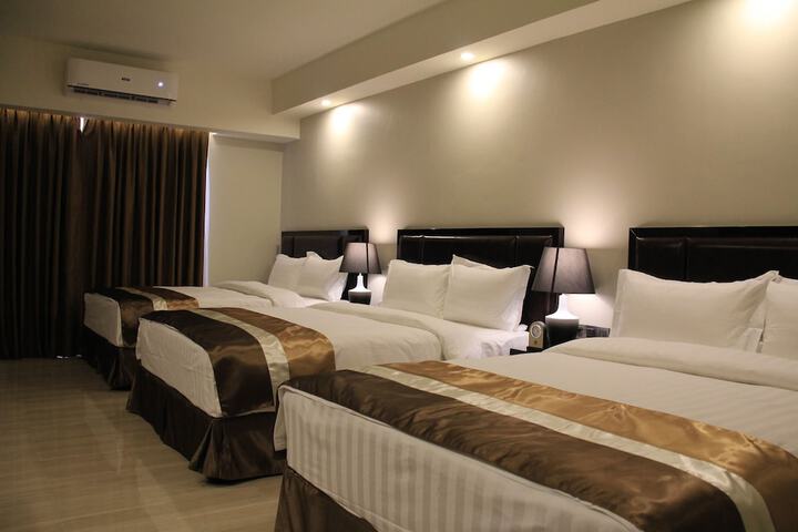 Room 14 of 65