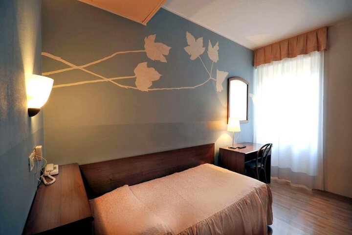 Room 11 of 41