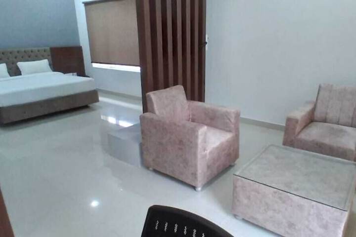 Room 2 of 27
