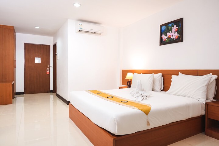 Room 6 of 33