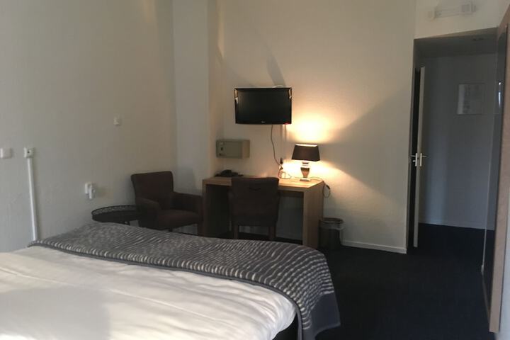Room 7 of 51