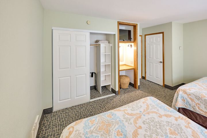 Room 51 of 198