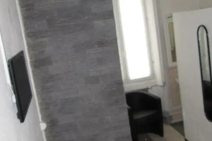 Room 15 of 32
