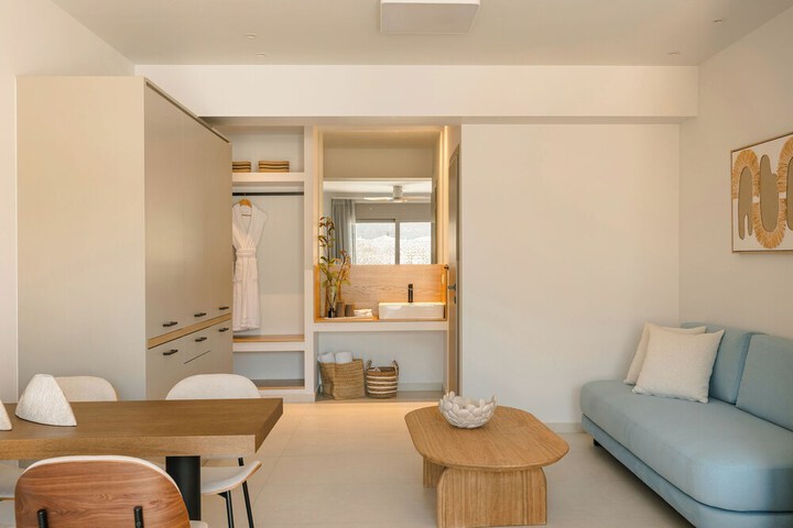 Room 37 of 214