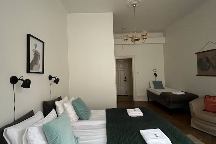 Room 21 of 36
