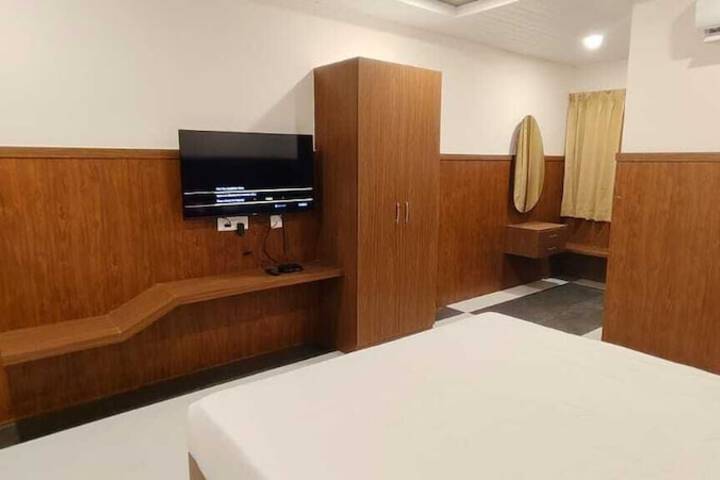 Room 7 of 11
