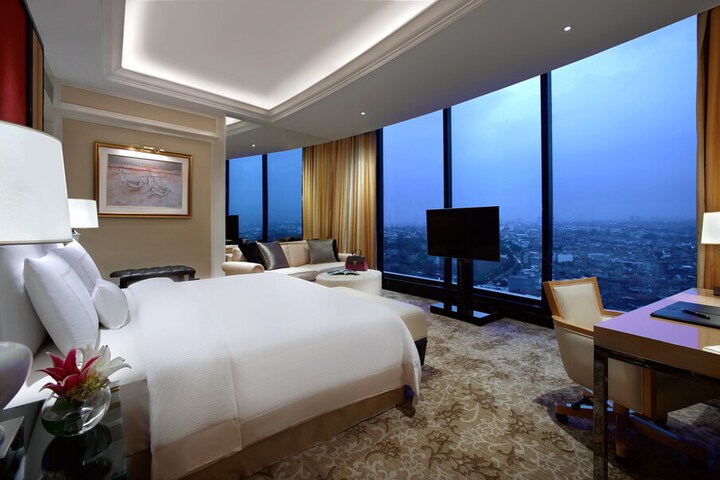 Room 6 of 65