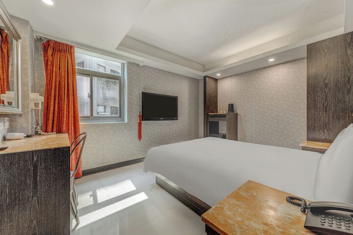 Room 32 of 100
