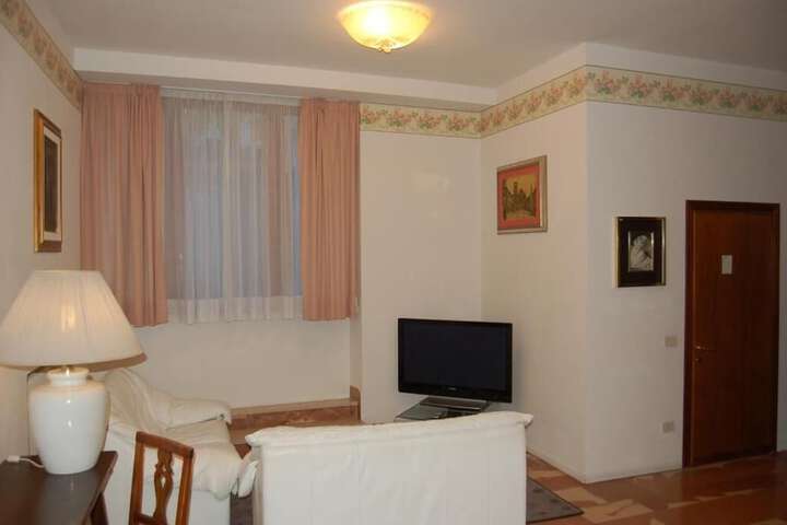Room 83 of 141