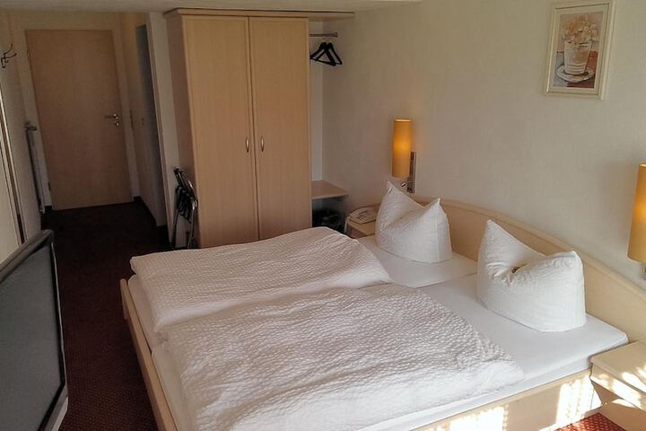 Room 10 of 31