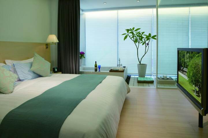 Room 15 of 51