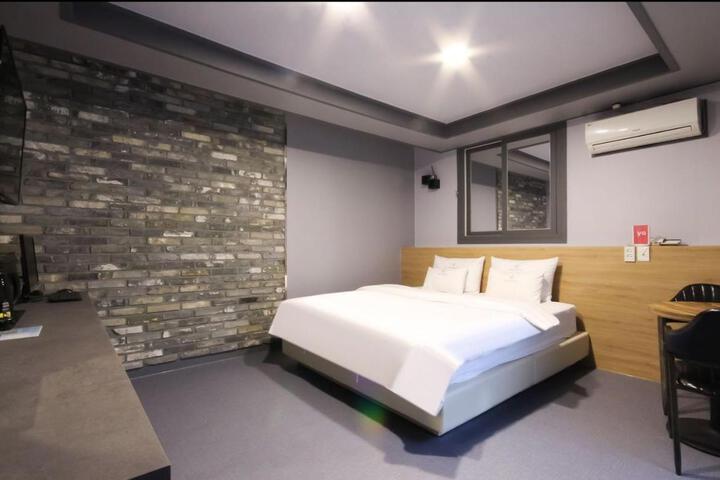 Room 14 of 121