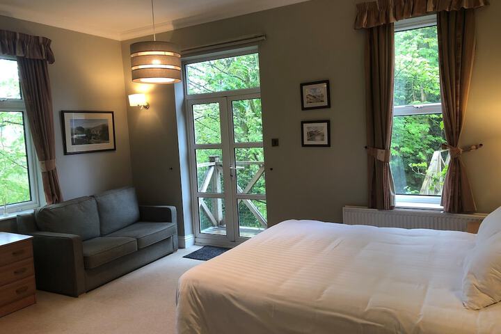 Room 12 of 124