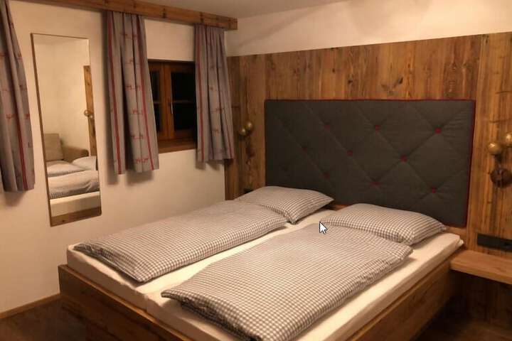 Room 8 of 19