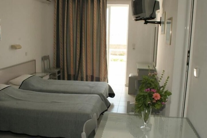 Room 8 of 32